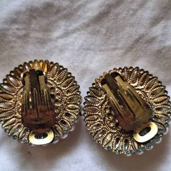 Vintage Rose & Seed Pearl ClipOn Button Earrings 1" Across Gold Tone Back - Picture 6 of 9